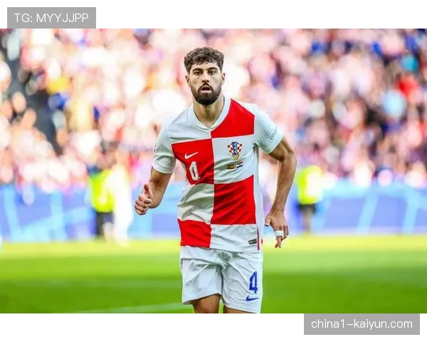 曼城格瓦迪奥尔长期伤停 后防轮换被迫启用青训年轻球员